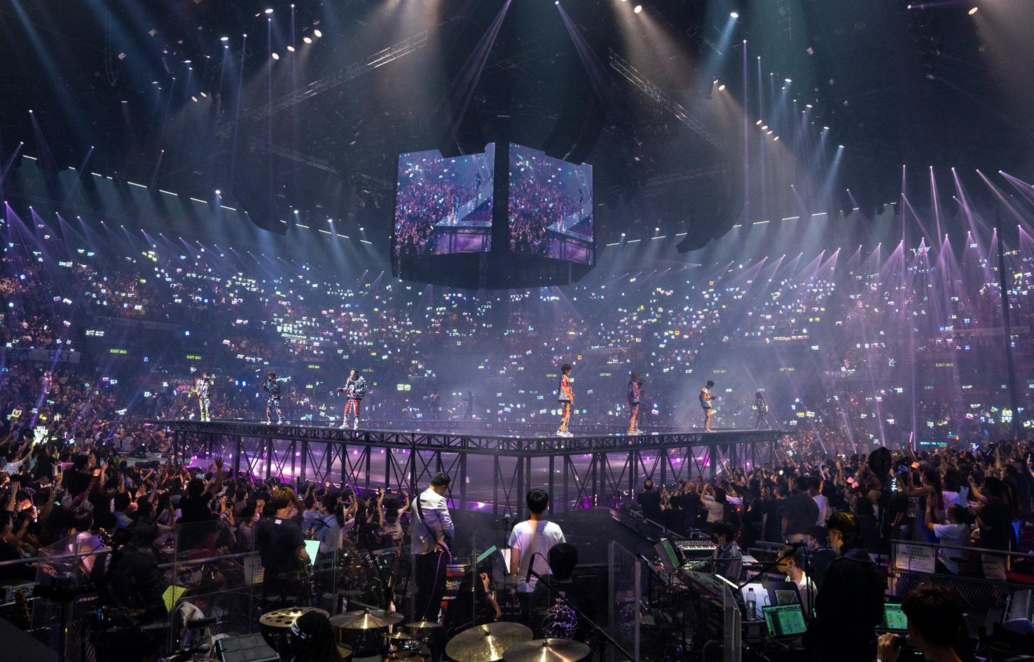 Do姐表示現場很多燈牌,光到令她覺得「好得意」。