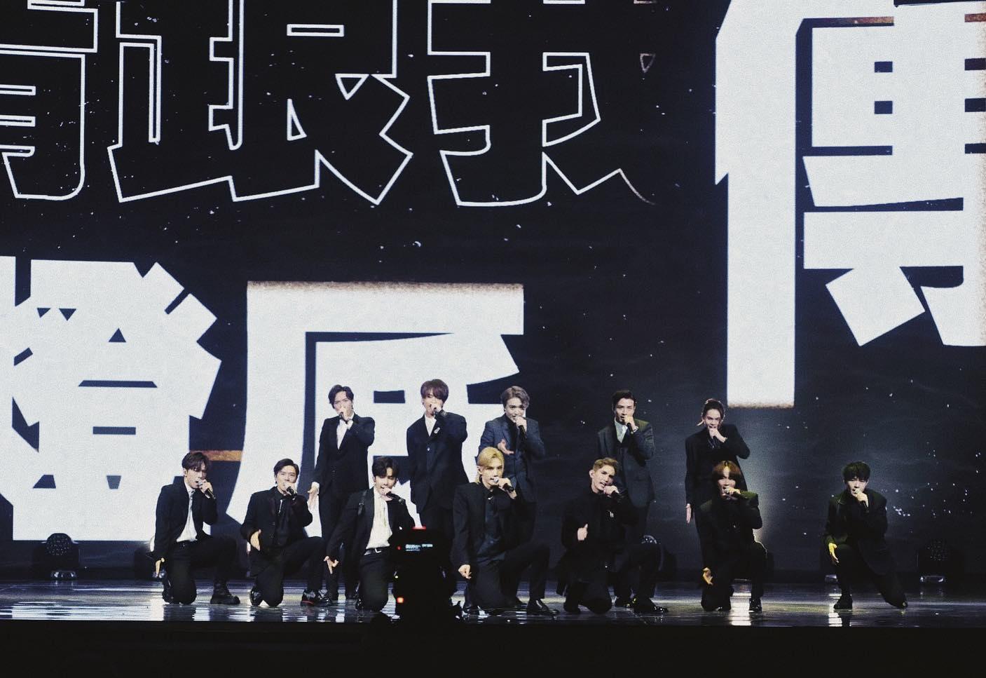 MIRROR獻唱《金人》為《第40屆香港電影金像獎頒獎典禮》掀序幕。