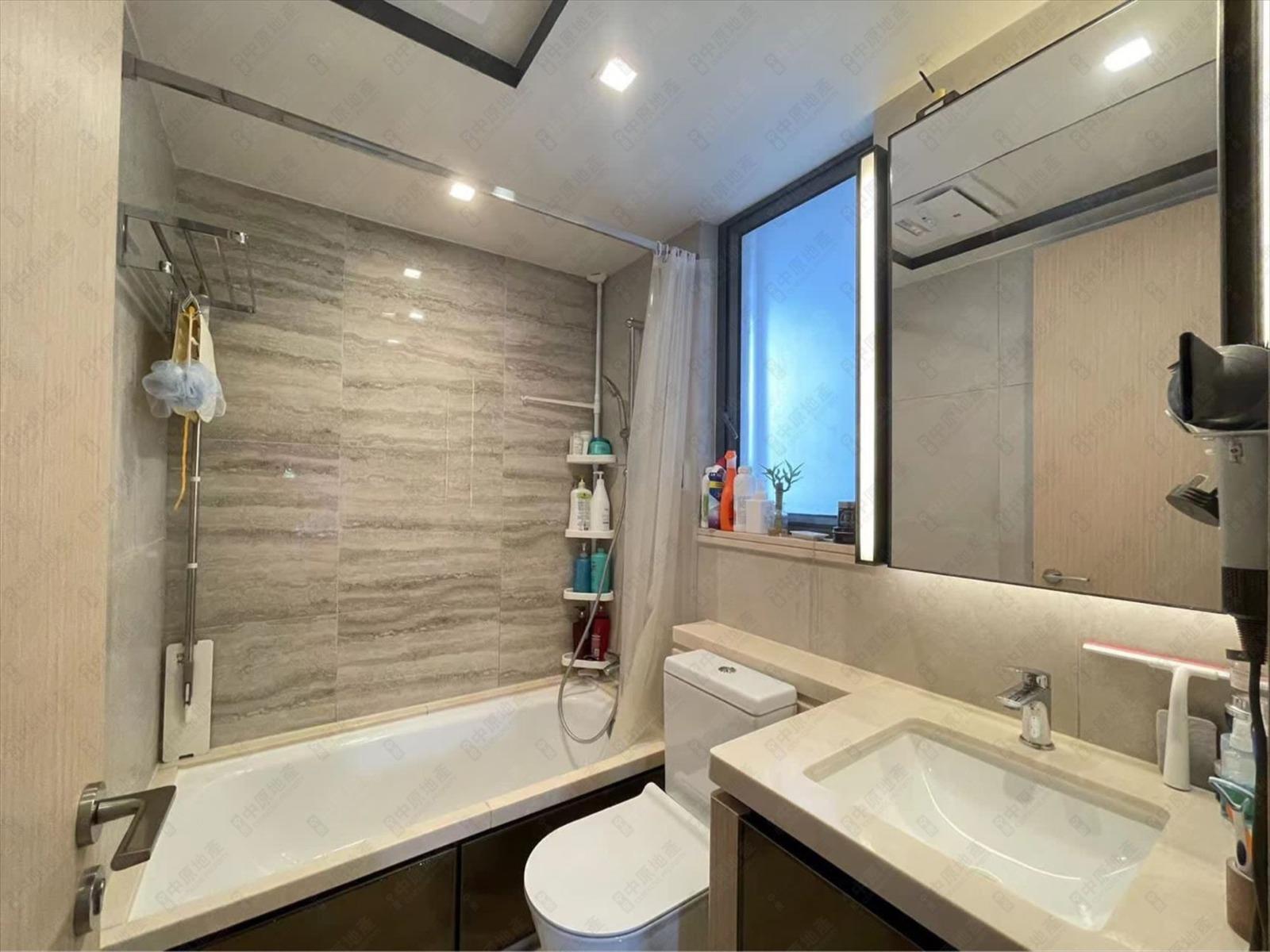 浴室為原裝發展商裝修,新淨整潔。