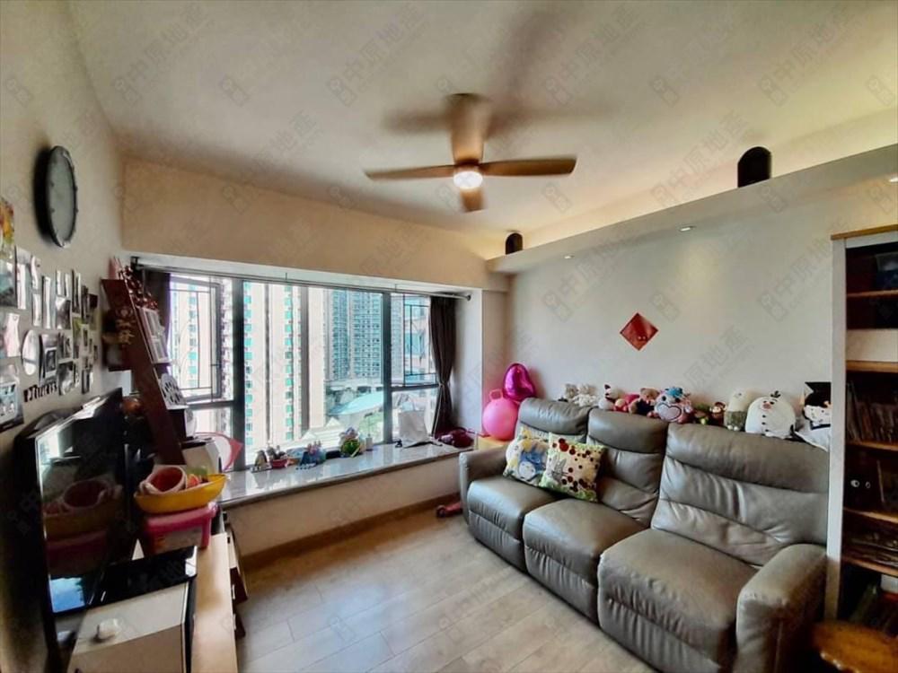 長方形大廳闊落見使。