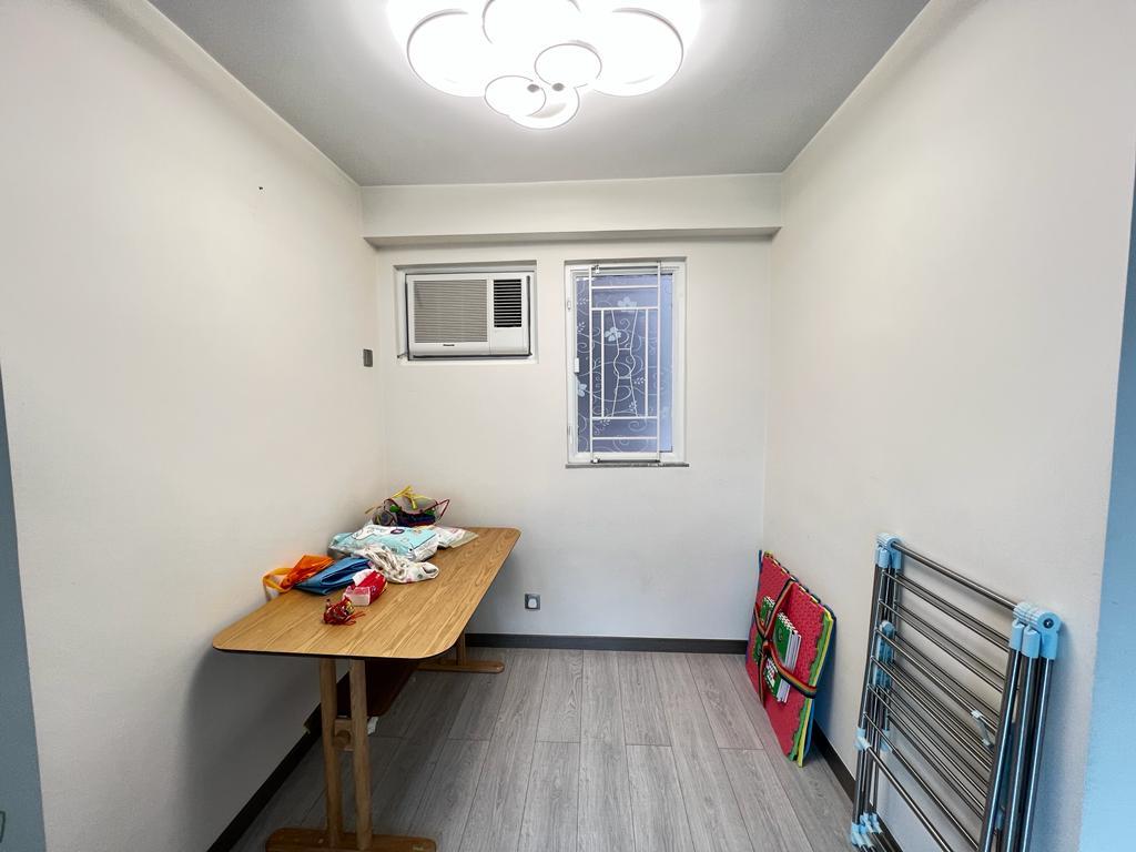 飯廳面積算闊落,足夠擺放4至6人餐桌椅。