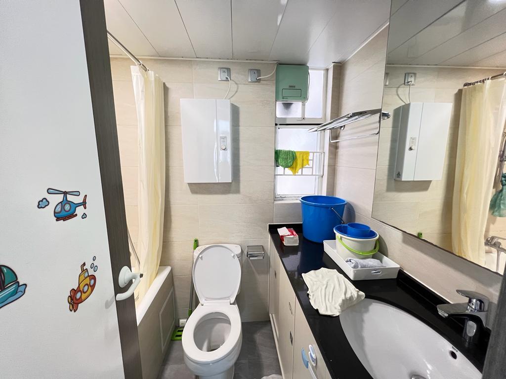 浴室裝修簡單,勝在整潔兼不是黑廁。