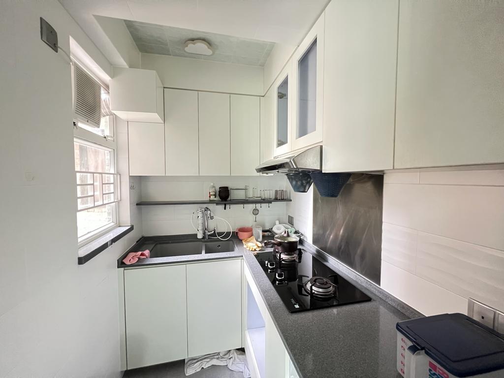 廚房裝修相當新淨,並連部分家電。
