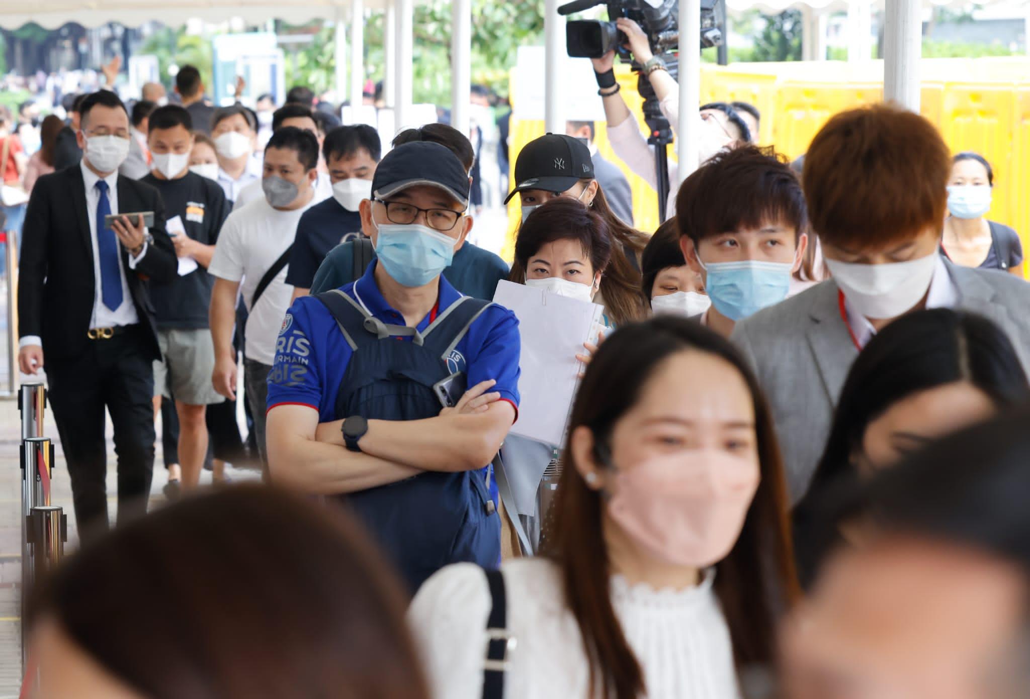 將軍澳日出康城第11期發展項目凱柏峰I,今日展開次輪銷售238伙,開售3小時已速沽219伙,銷情理想。(蘇文傑攝)