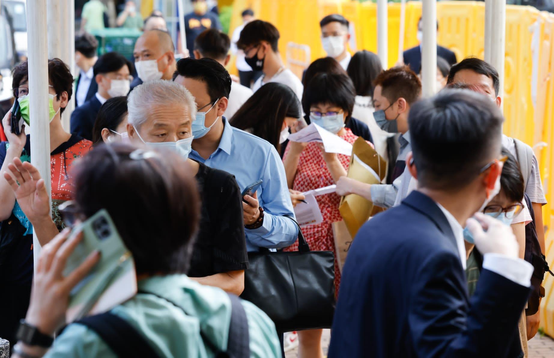 將軍澳日出康城第11期發展項目凱柏峰I,今日展開次輪銷售238伙,開售3小時已速沽219伙,銷情理想。(蘇文傑攝)