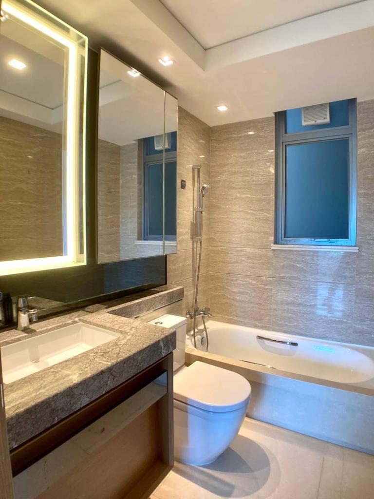 浴室為原裝發展商裝修。