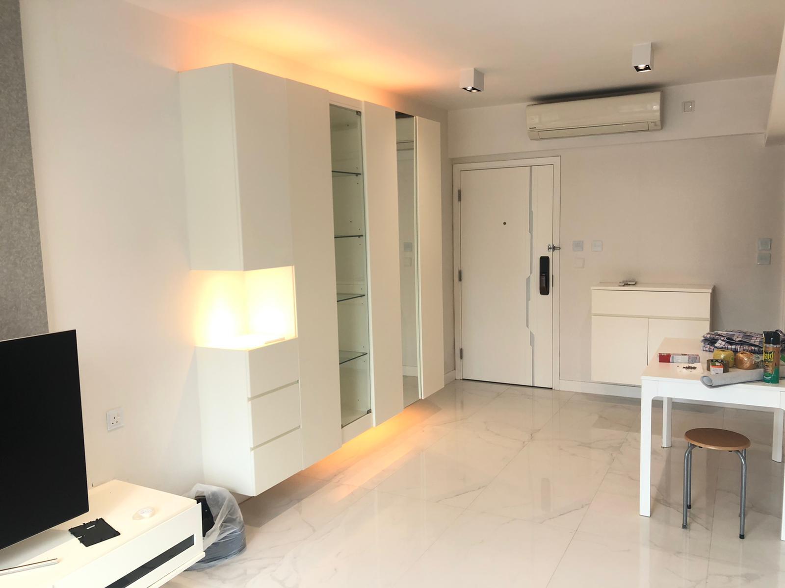 飯廳設有不少梗櫃,實用美觀。