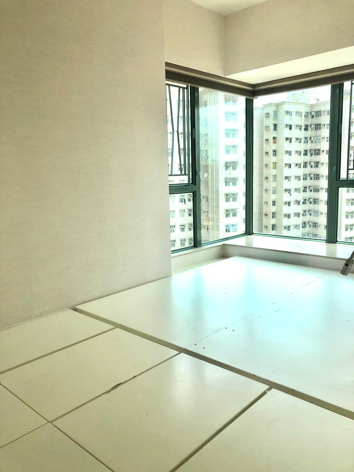 睡房設有大地台,收納空間十分充裕。