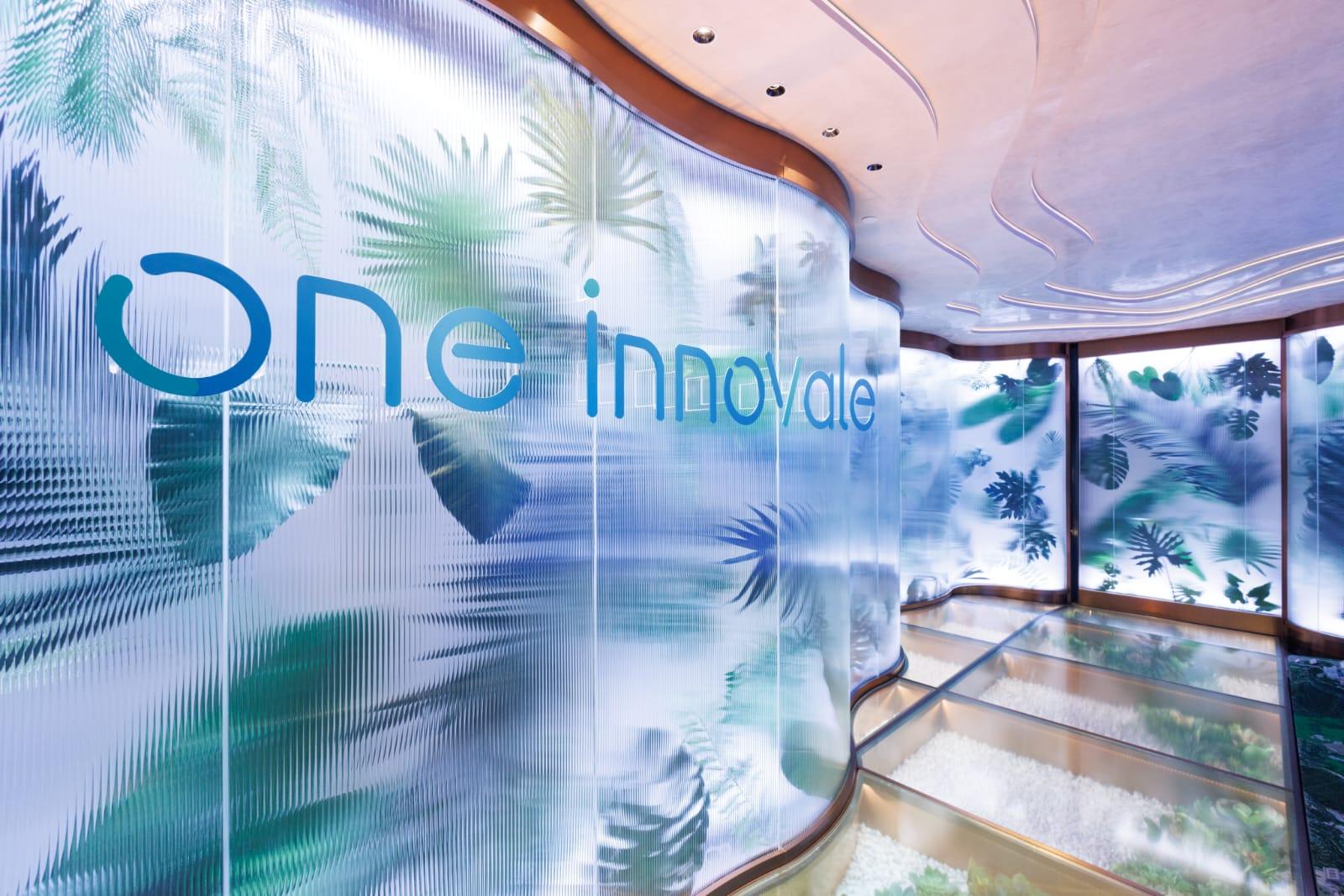 ONE INNOVALE-Archway示範單位設於尖沙咀美麗華廣場1期,以溫暖優雅的曲線裝置布局,貫穿整個項目的設計主題。(蘇文傑攝)