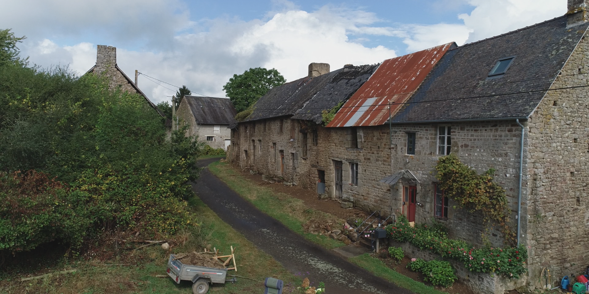 該村落位於法國Les Busliere。(互聯網)