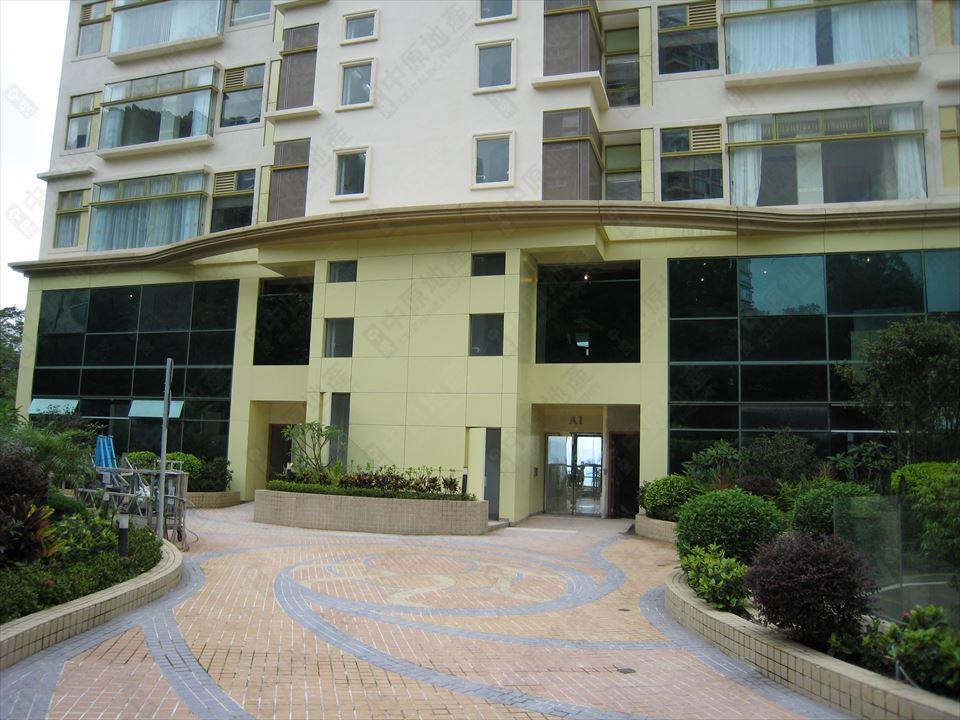 山頂道8號分層住宅大樓外觀。(代理提供相片)