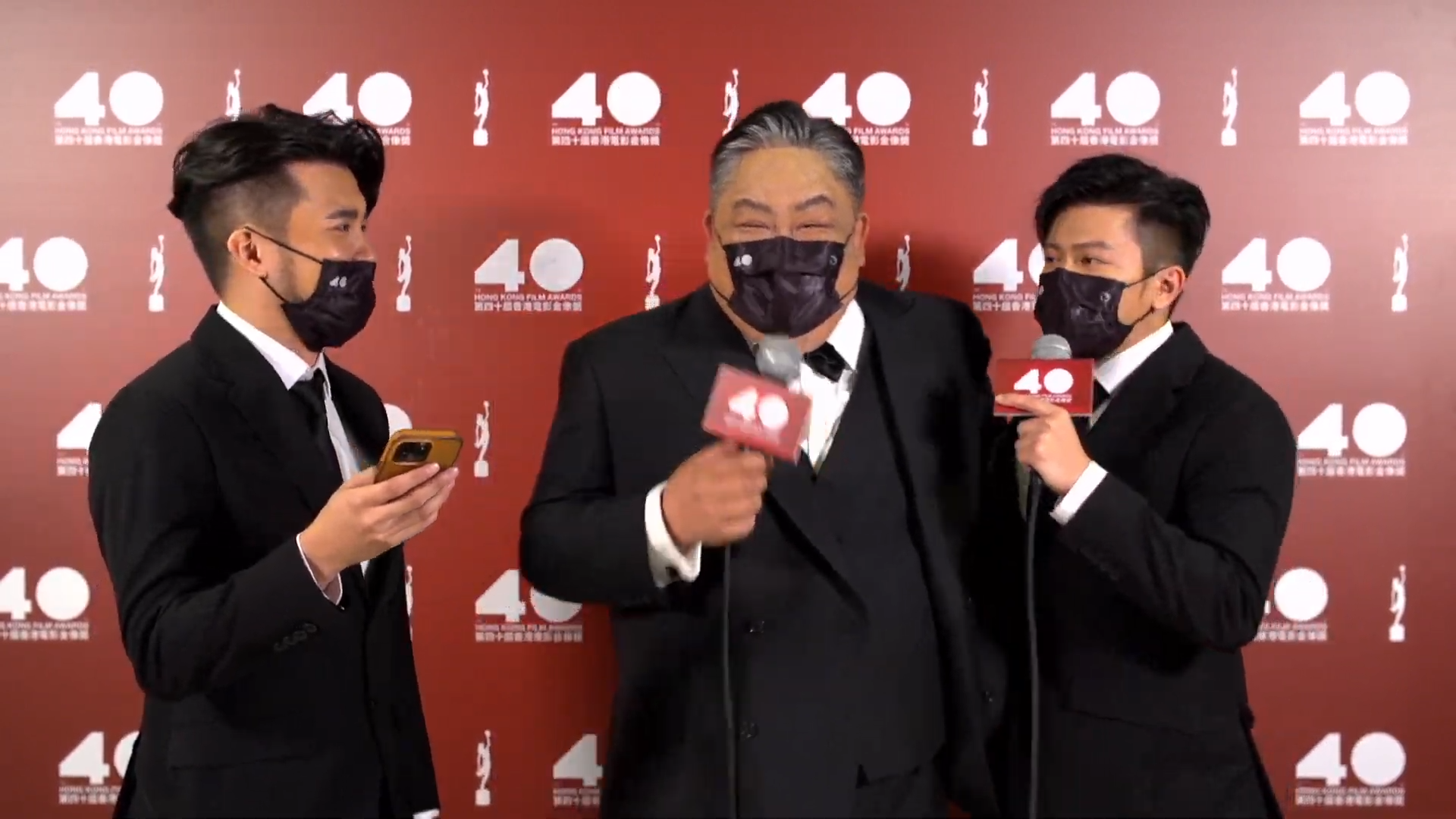 林雪不禁說粗口,每當想表達情感只好笑幾下。