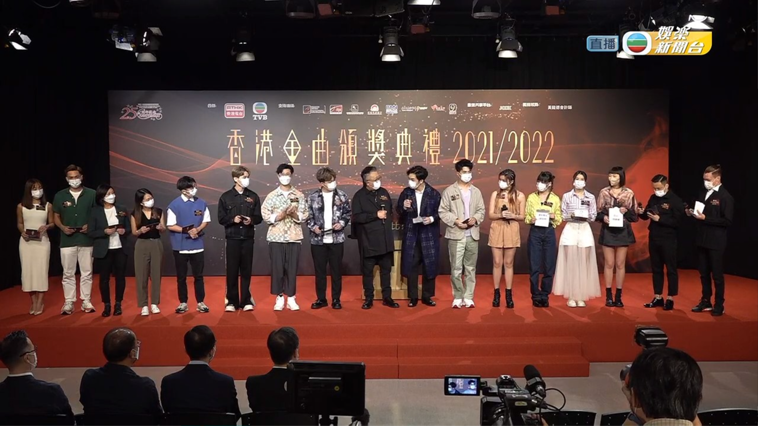 一眾樂壇新人上台分享鮑比達的作品。