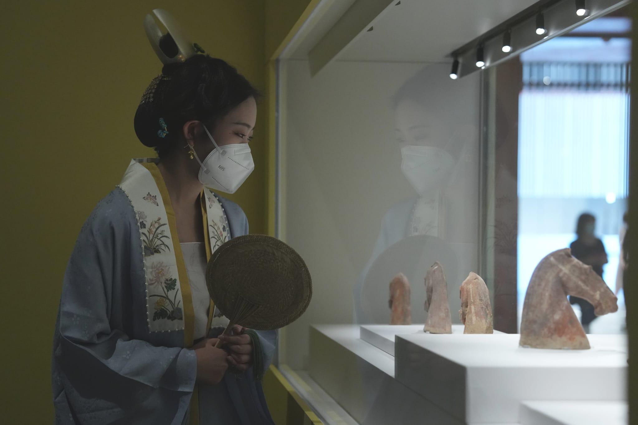 故宮文化博物館|今早開放 有市民穿古裝入場