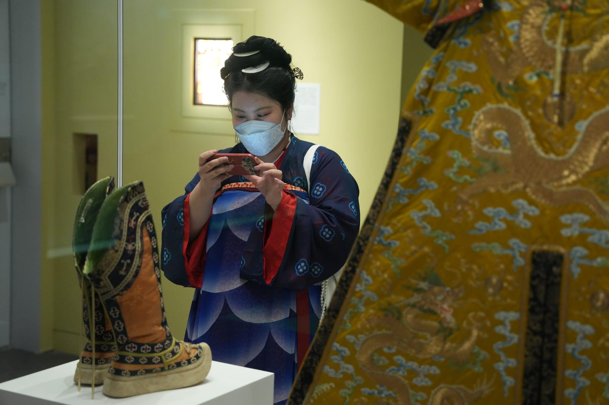 故宮文化博物館|今早開放 有市民穿古裝入場