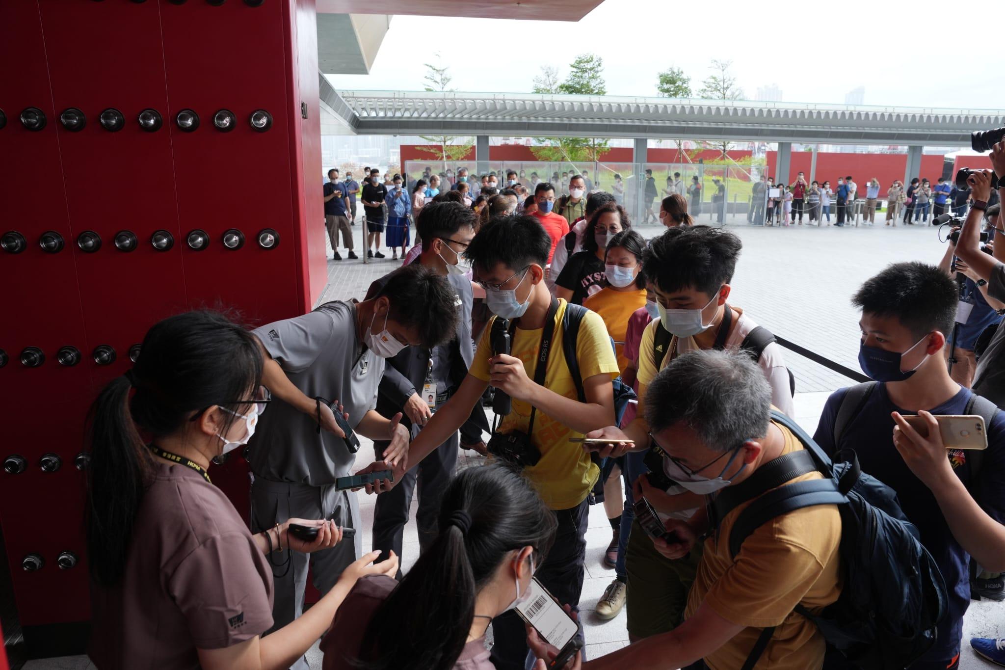 故宮文化博物館|今早開放 有市民穿古著入場