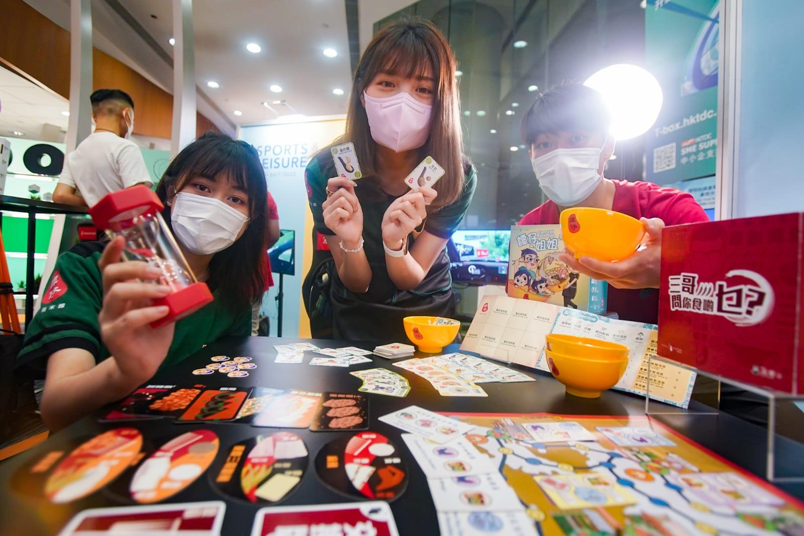 其中必買以譚仔三哥及李錦記為主題的桌遊。