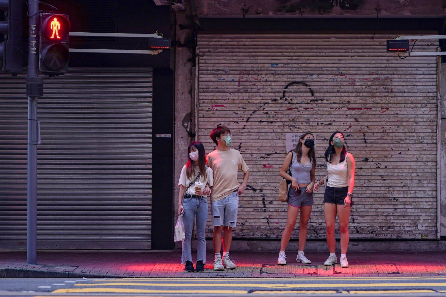 運輸署針對「低頭族」試行紅光照地裝置 總工程師:幫得一個得一個