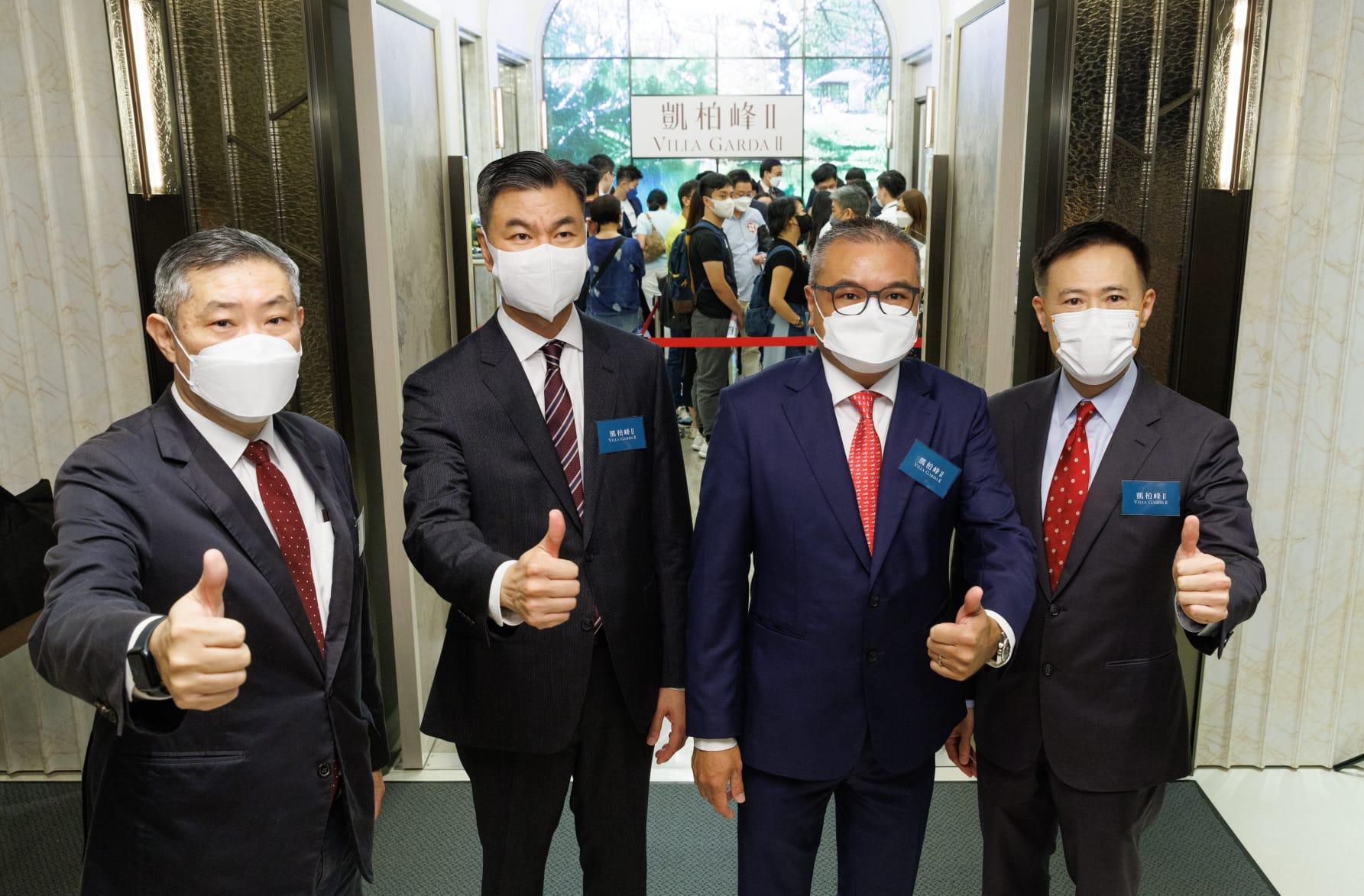 凱柏峰II多位發展商高層亦有到場視察揀樓情況。(蘇文傑攝)