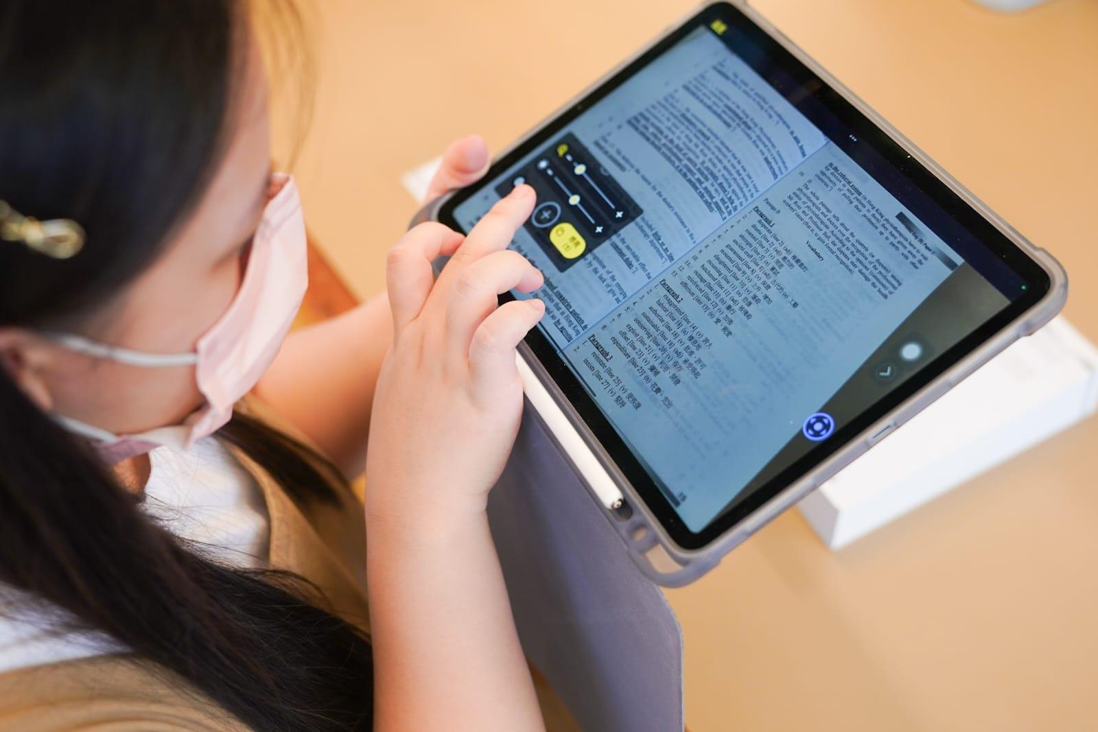 DSE放榜2022|心光1男1女學生分別考獲27及20分佳績 王梓丞:努力付出必有成果