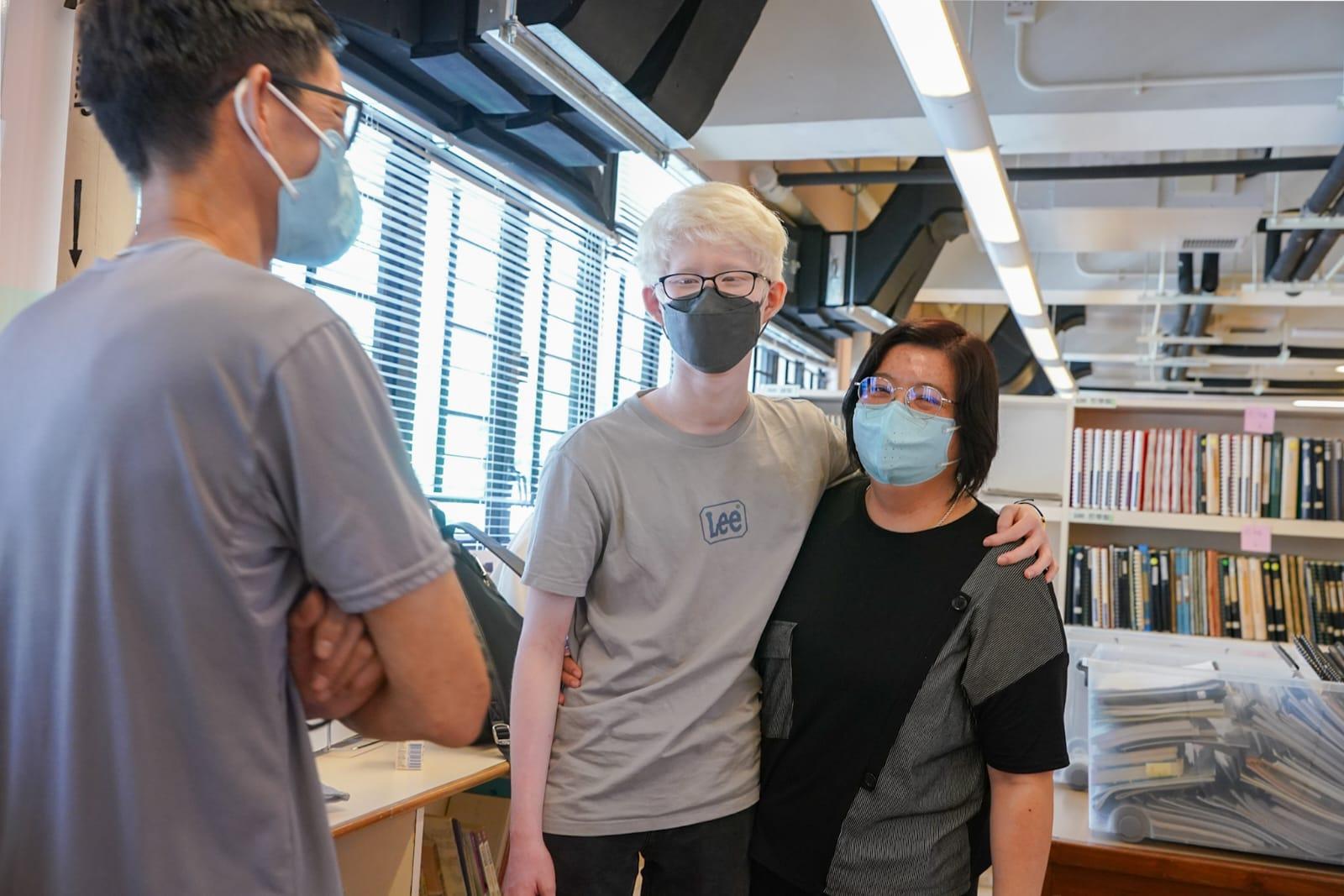 DSE放榜2022|心光1男1女學生分別考獲27及20分佳績 王梓丞:努力付出必有成果