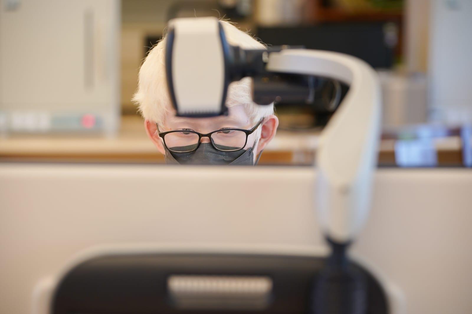 DSE放榜2022|心光1男1女學生分別考獲27及20分佳績 王梓丞:努力付出必有成果