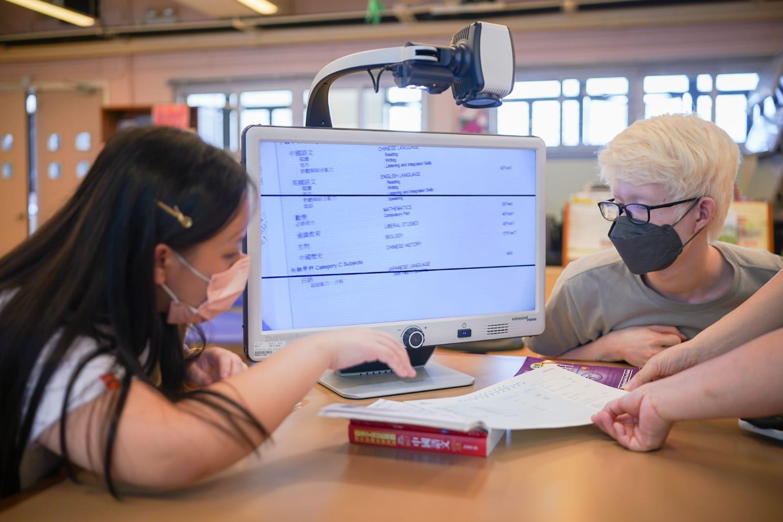 DSE放榜2022|心光1男1女學生分別考獲27及20分佳績 王梓丞:努力付出必有成果