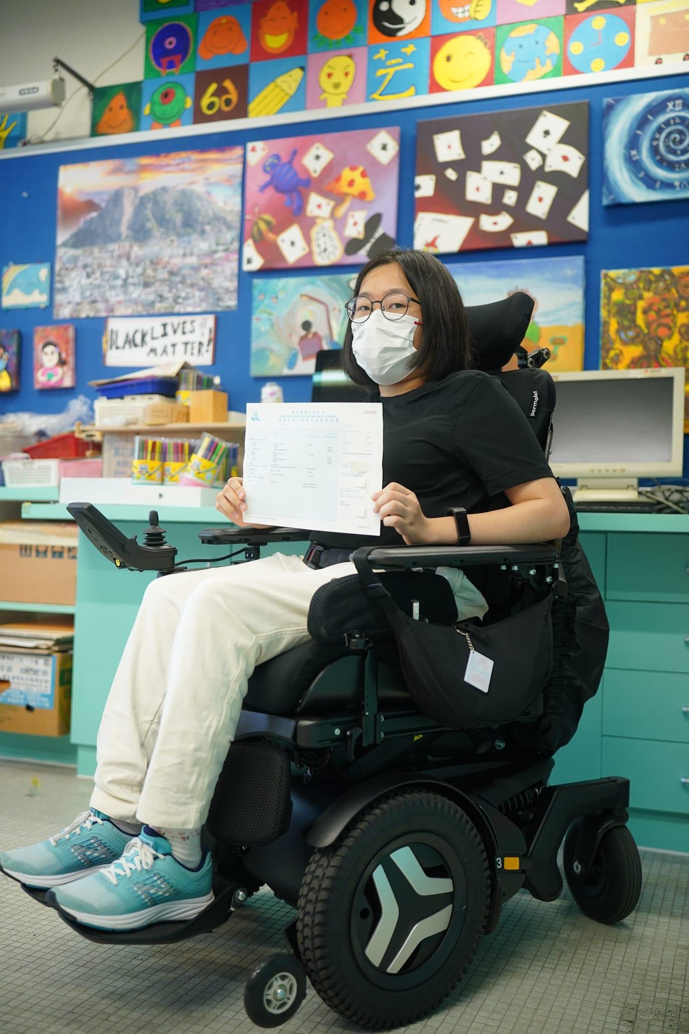 脊柱肌肉萎縮症考生考獲5**成績 5科取得23分 (李睿哲攝)