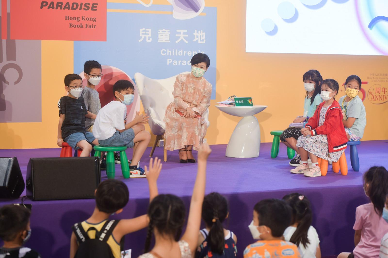 消委會, 黃鳯嫺, 書展, 我是黑天鵝