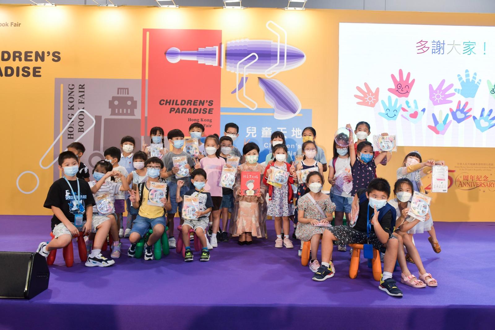 消委會, 黃鳯嫺, 書展, 我是黑天鵝