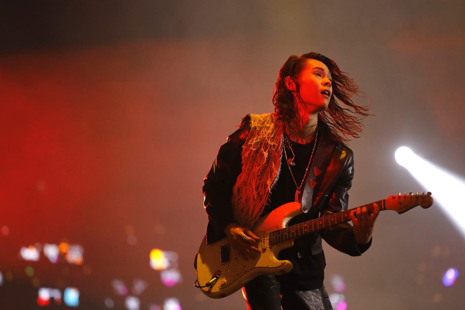 因為Joey Tang也是長髮,觀眾遠望Tiger時會想起Joey Tang。