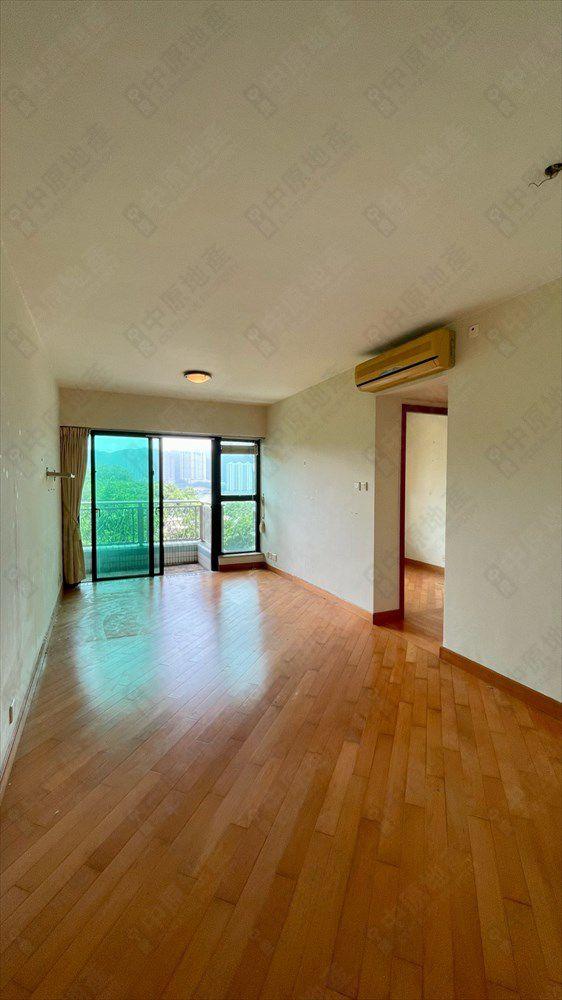 單位設有露台,望全海景,內部裝修亦企理。(代理提供相片)