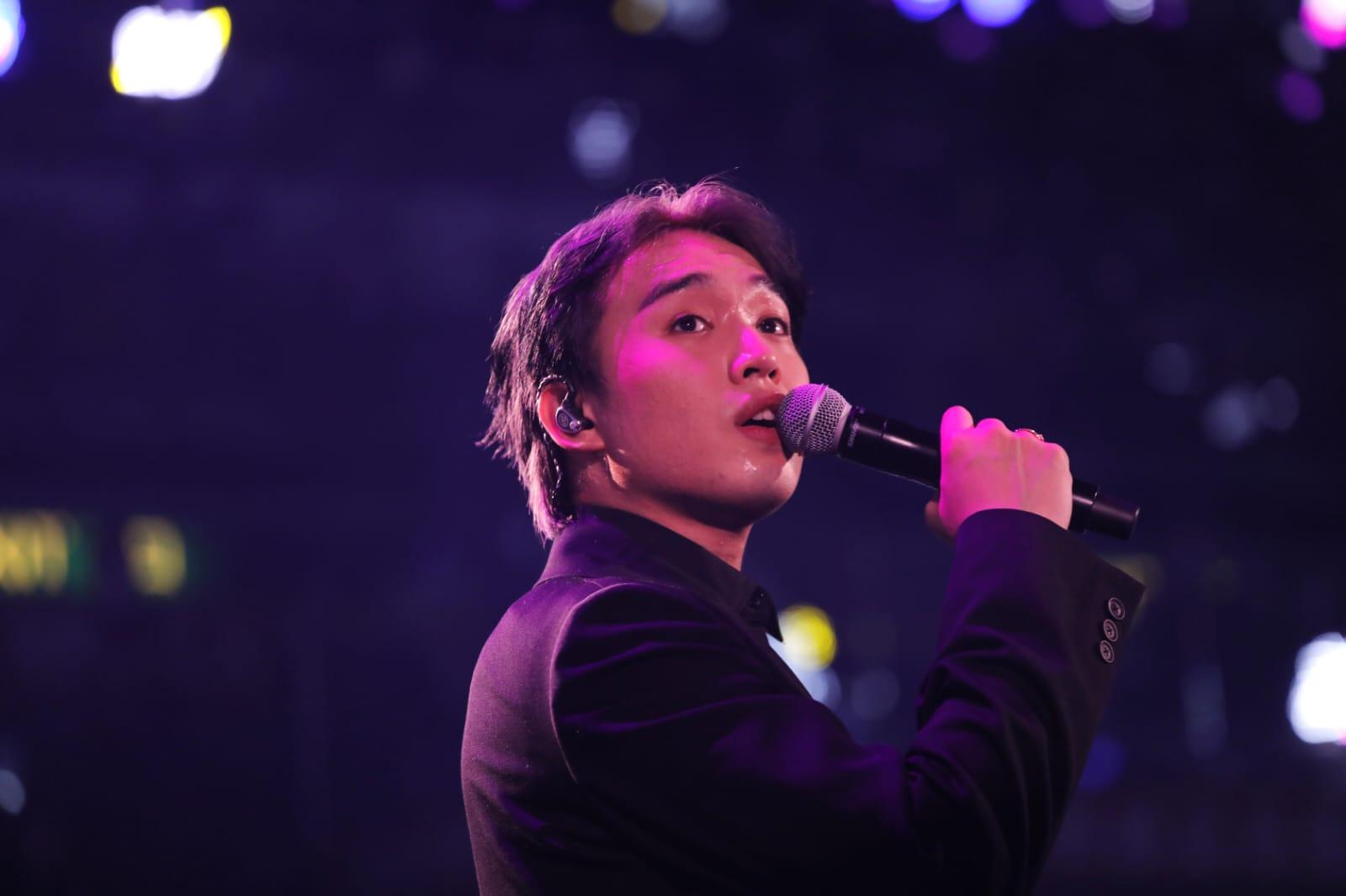 Jer柳應廷於MIRROR演唱會solo時打頭陣。