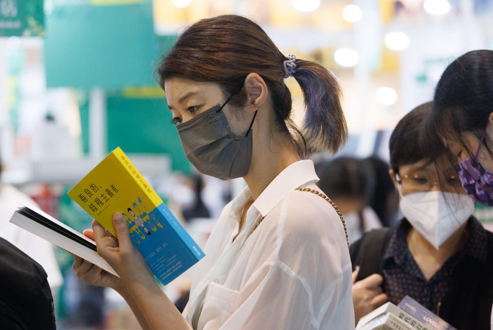書展最後一日,書商為求清貨減價
