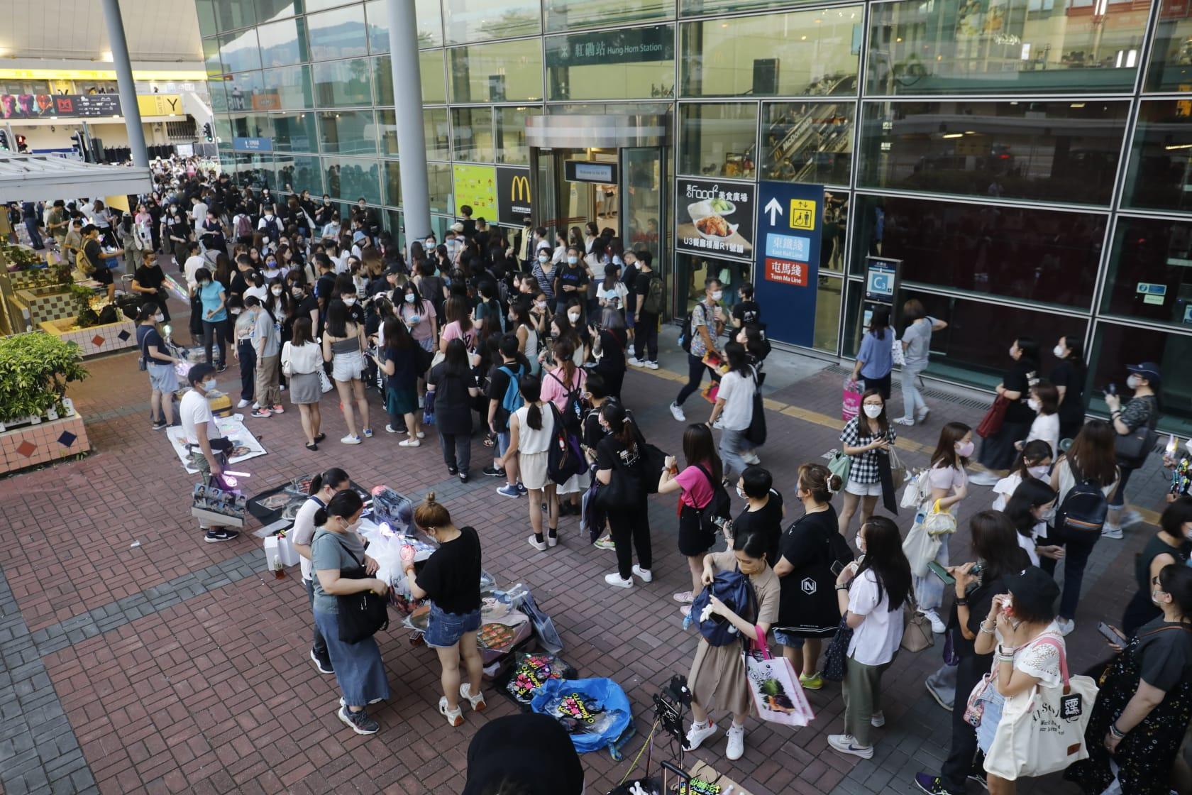 MIRROR的12場紅館騷今晚開鑼,黃昏起更加墟冚。