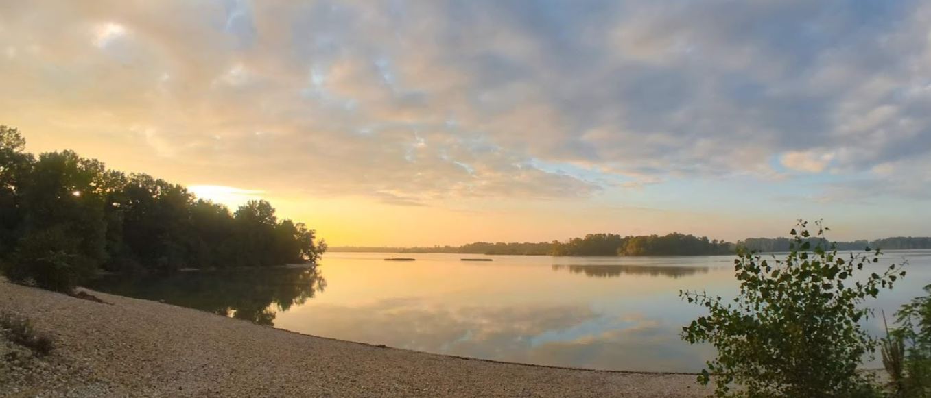 案發的法國天體沙灘位於里昂市郊。(互聯網)