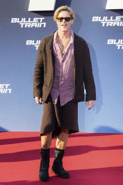 畢彼特展開巡迴宣傳,星期二在德國首映上更穿裙現身。