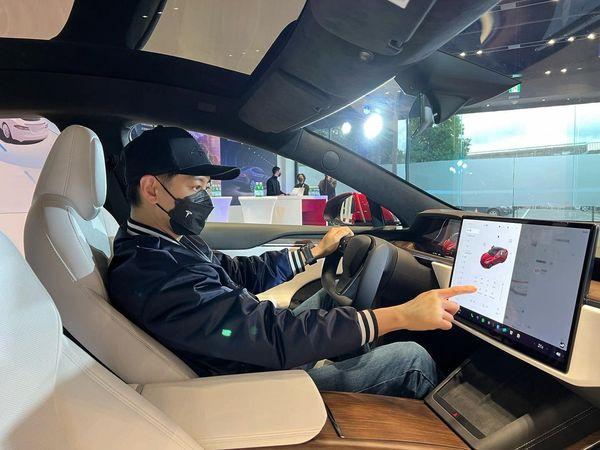 林志穎今年1月在社交平台曾晒試駕Telsa。