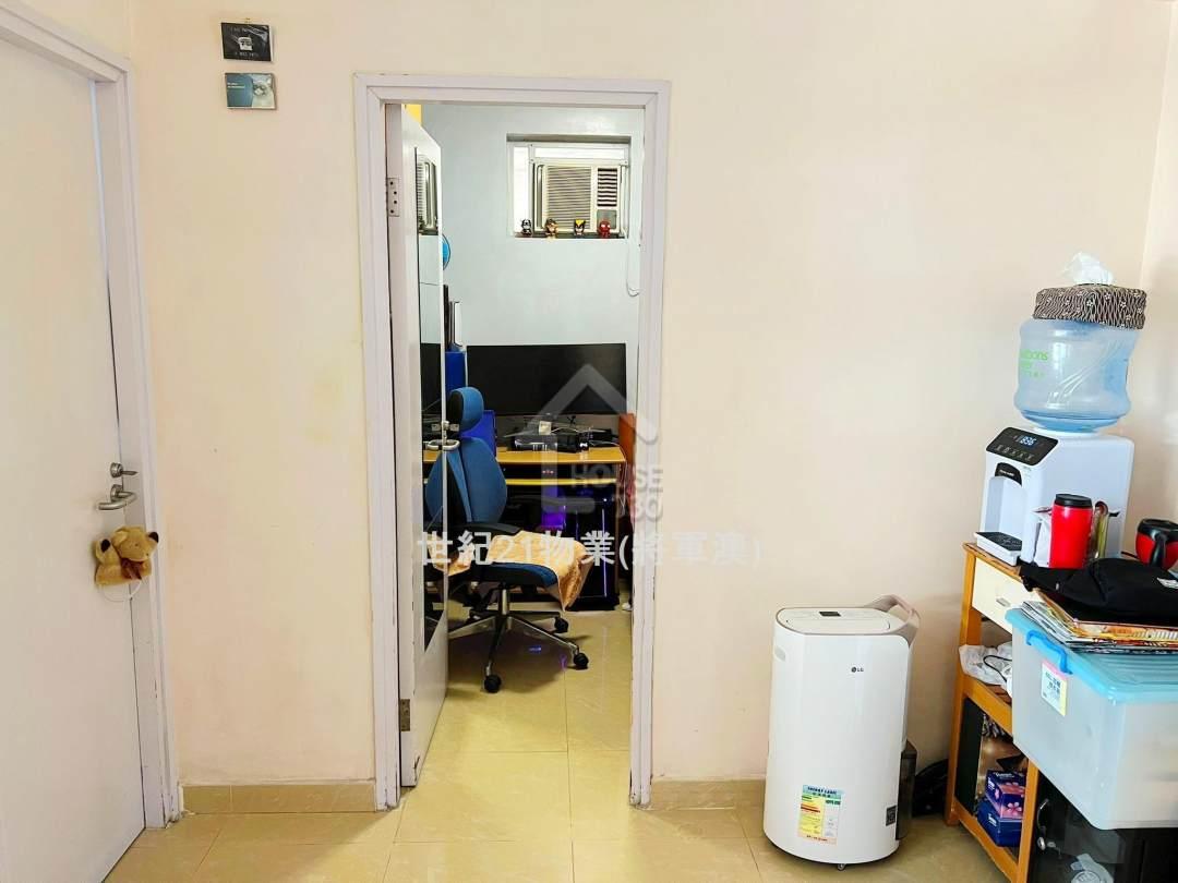 單位裝修普通,屬企裝。(代理提供相片)