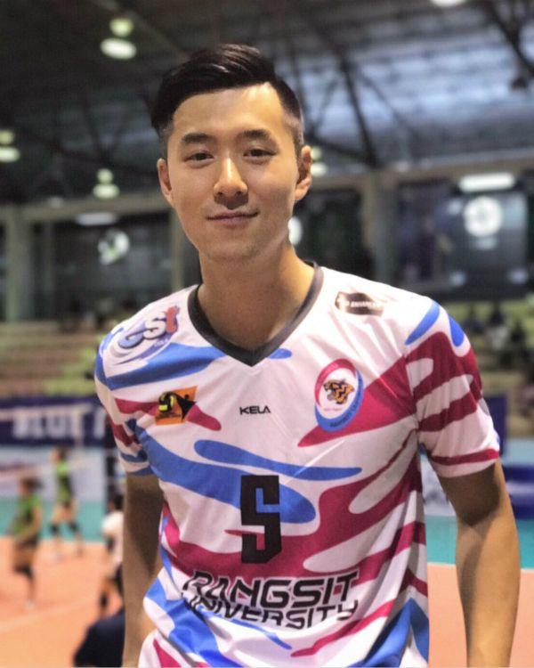 Henry活躍運動界曾被封「排球男神」。