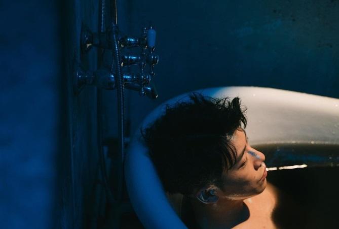 洪嘉豪近日推出新歌《污糟兒》。