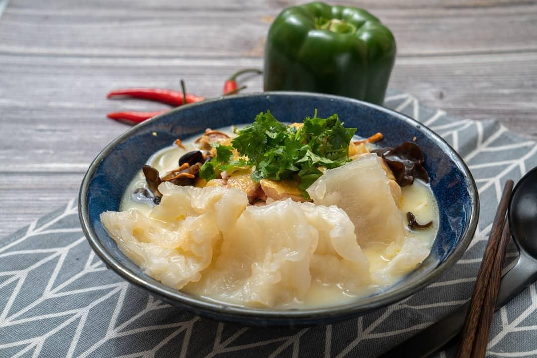 蟲草花膠雞湯 (Facebook @originnoodlehk)