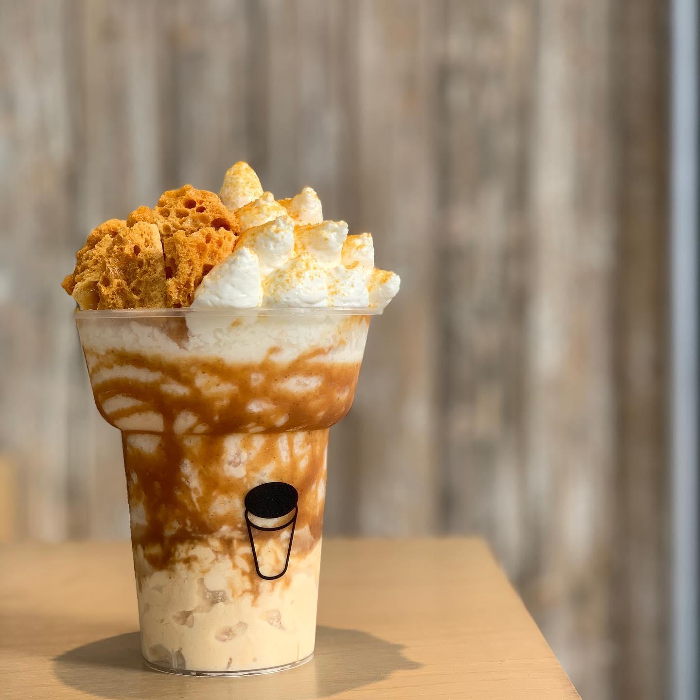 以招牌焦糖海鹽粉雪冰最為出名。(Instagram @sweetcrafthkg)