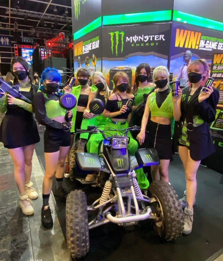 Lolly Talk八位成員齊齊登場