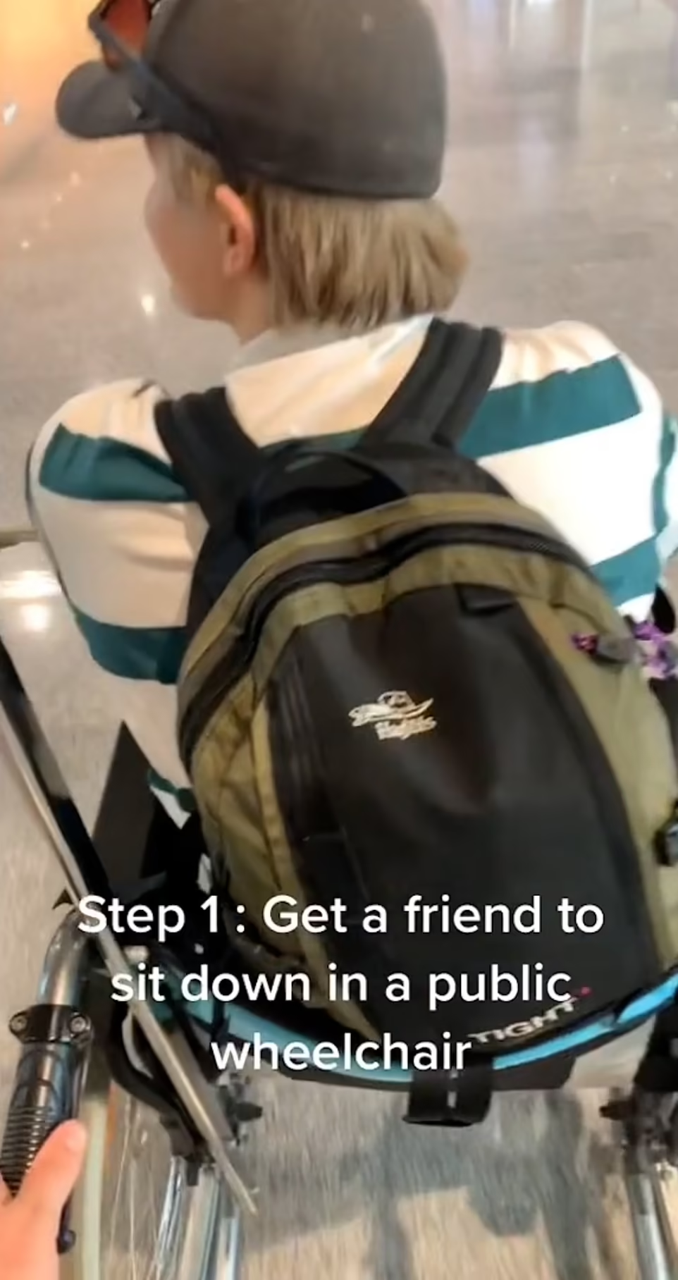 TikTok上有用戶教民眾如何借用機場輪椅。(互聯網)