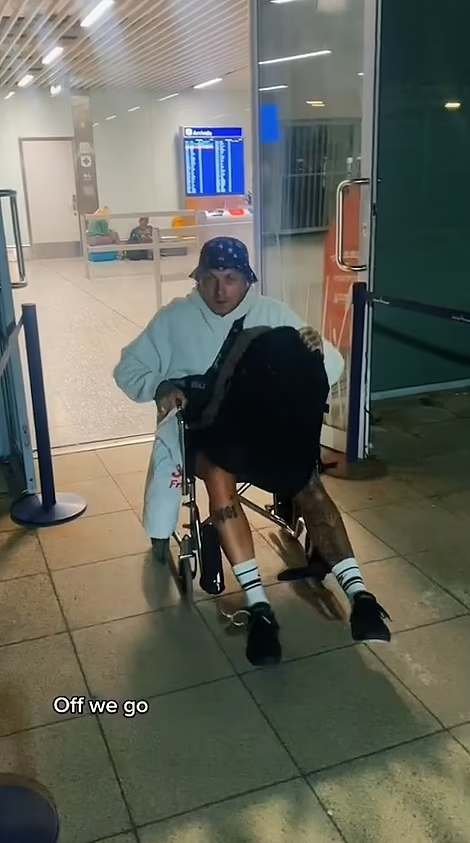TikTok上有用戶教民眾如何借用機場輪椅。(互聯網)