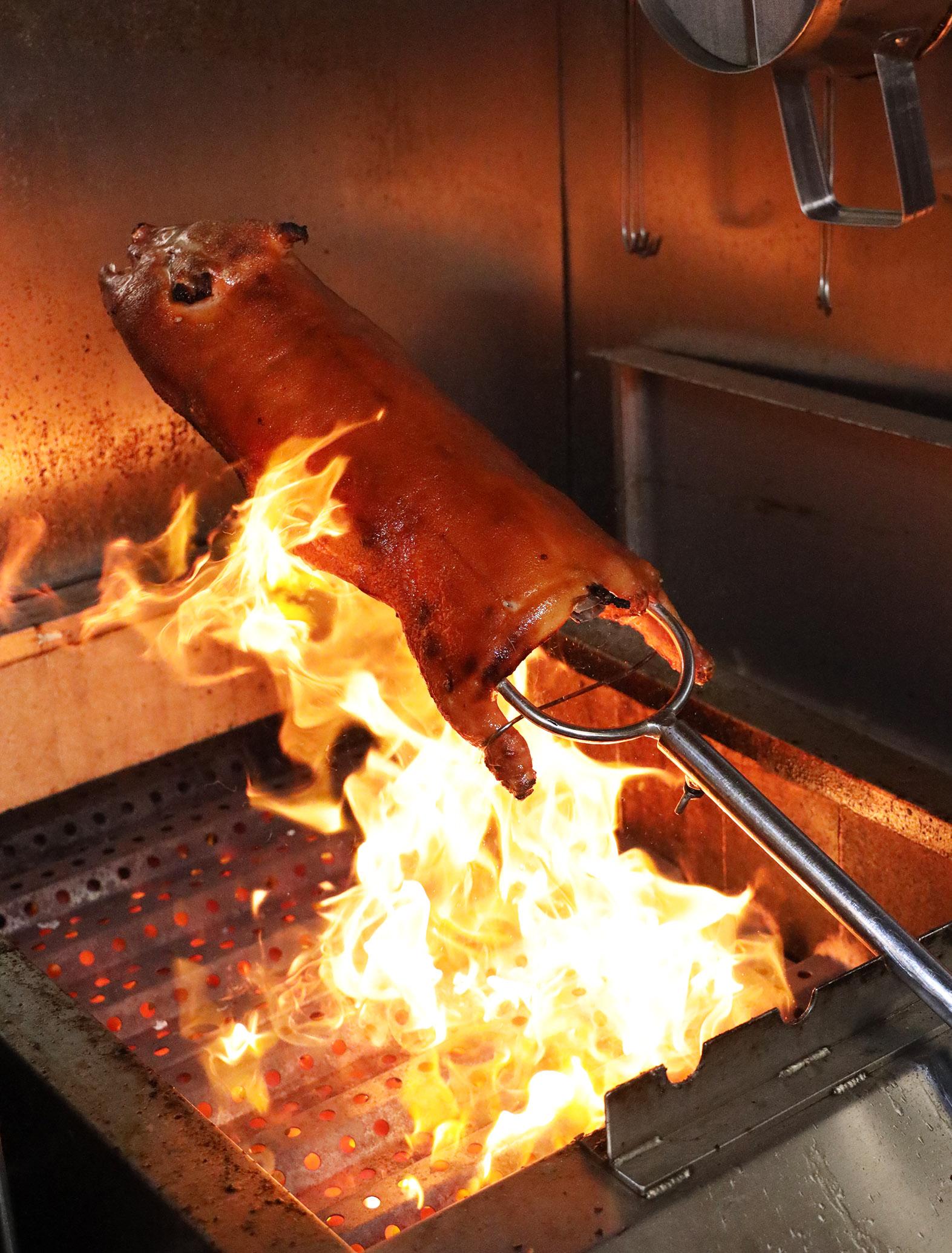 「BB乳豬」堂食半隻$348;外賣每隻 $698