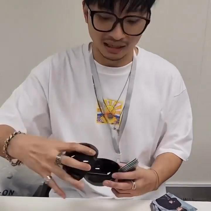 何啟華親入扭蛋。