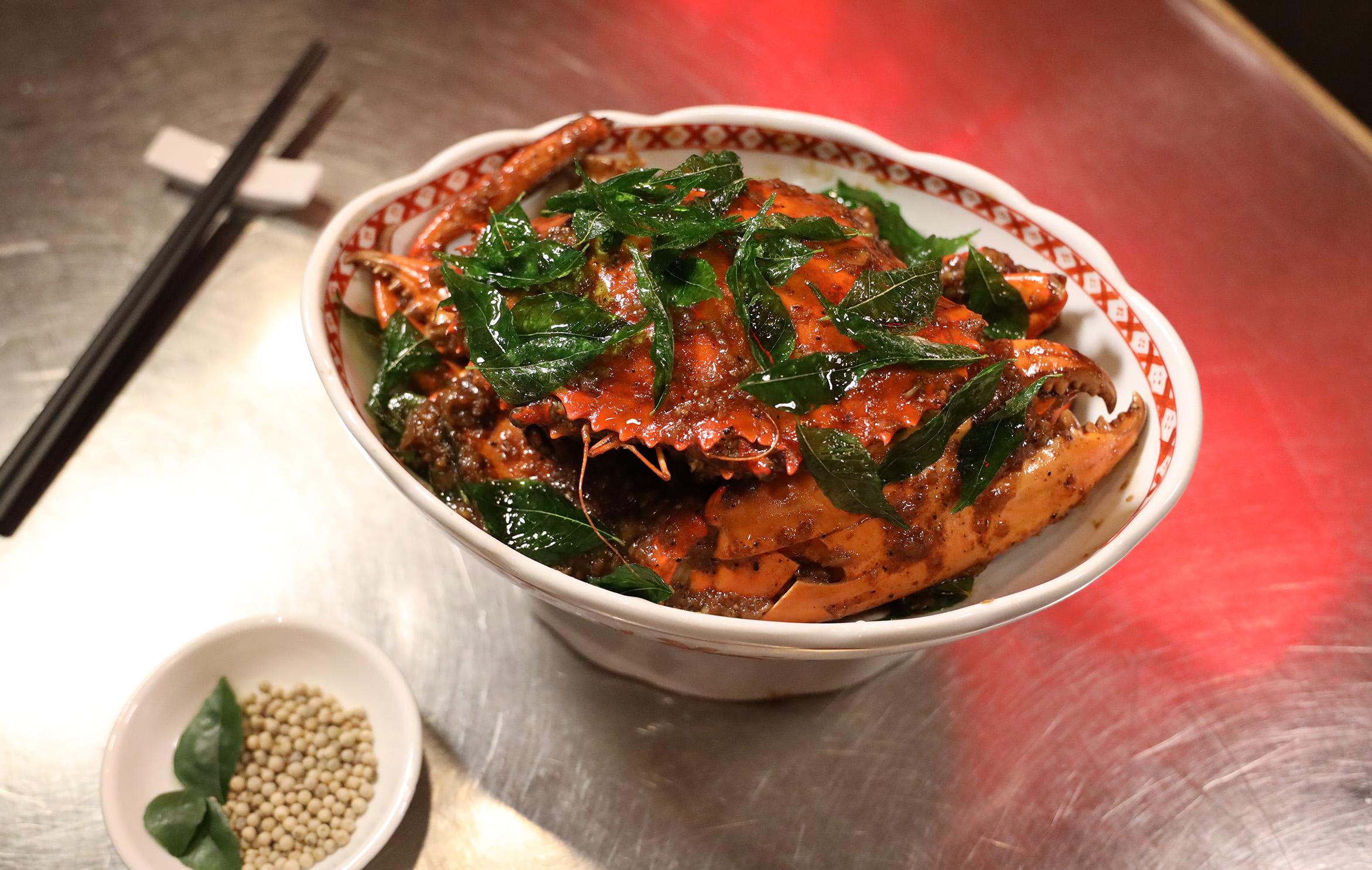 四人晚餐主菜有胡椒蟹