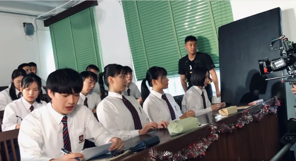 彭秀慧發布了Jer演子軒返學的拍攝花絮。